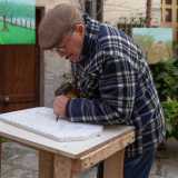 ...intento a rifinire con lo scalpello...